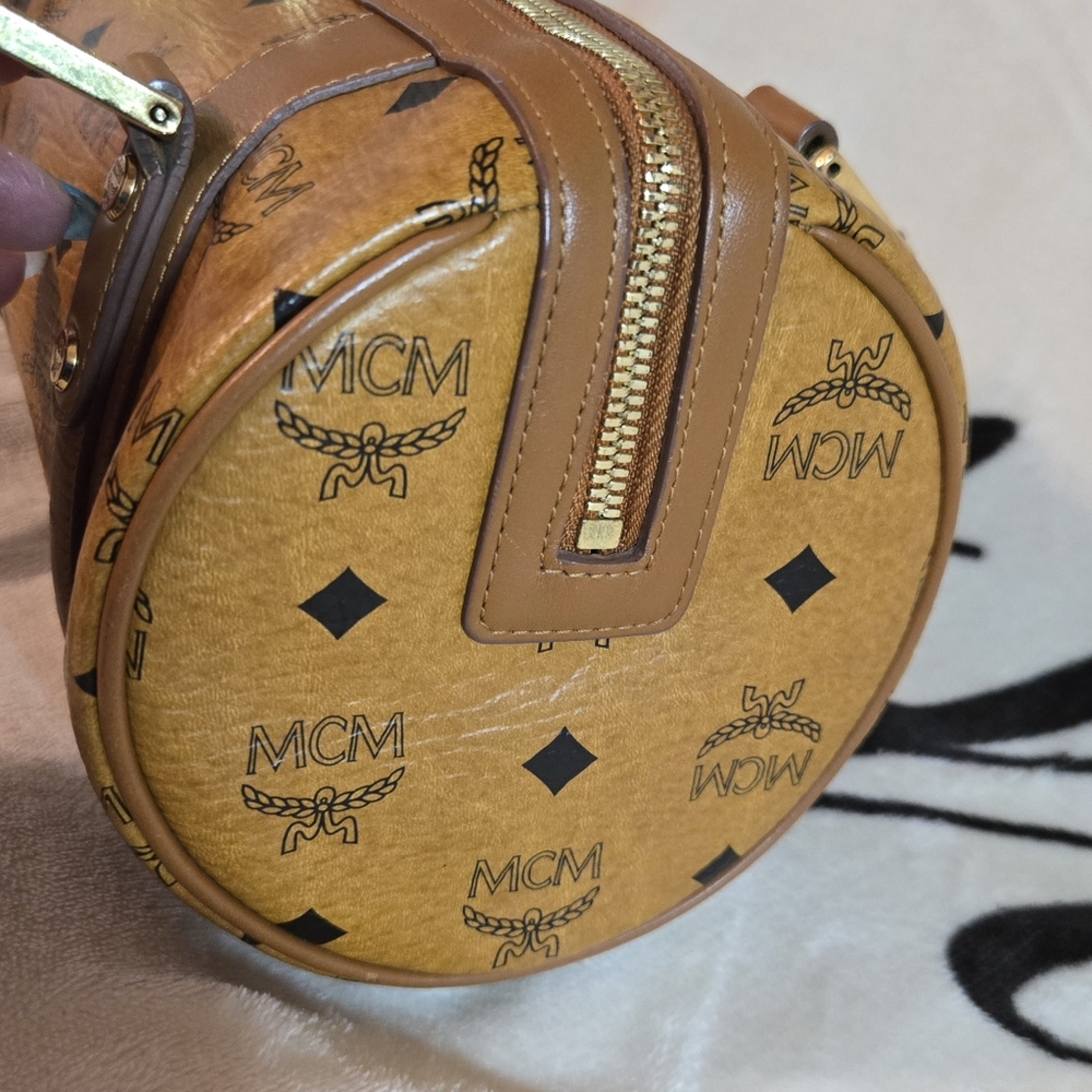 💯 Authentic MCM Visetos Leather Barrel Bag Cognac - Picture 11 of 15